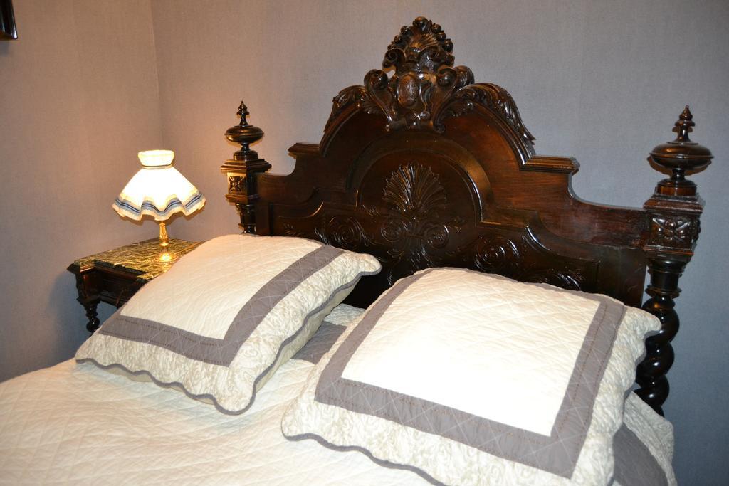 Chateau De Peufeilhoux Bed & Breakfast Vallon-en-Sully Rom bilde