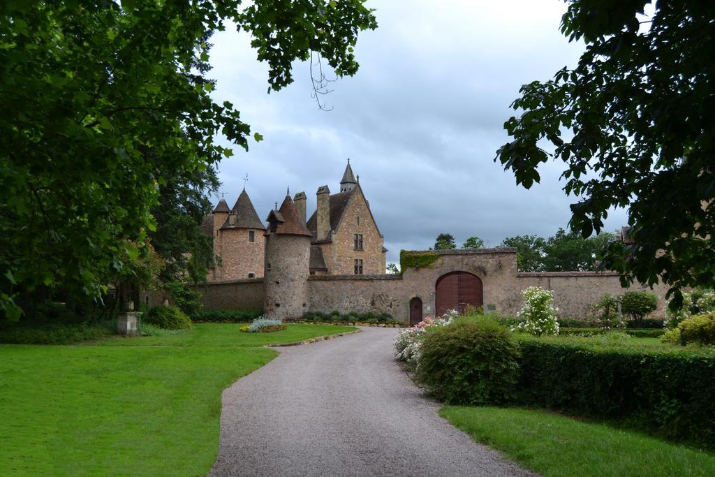 Chateau De Peufeilhoux Bed & Breakfast Vallon-en-Sully Eksteriør bilde