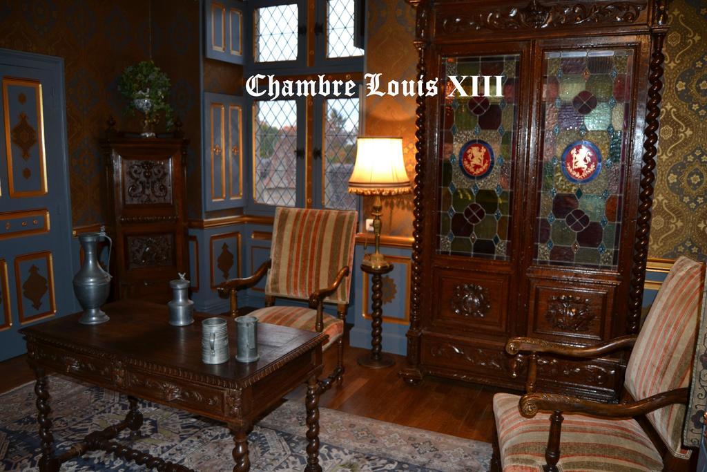 Chateau De Peufeilhoux Bed & Breakfast Vallon-en-Sully Eksteriør bilde