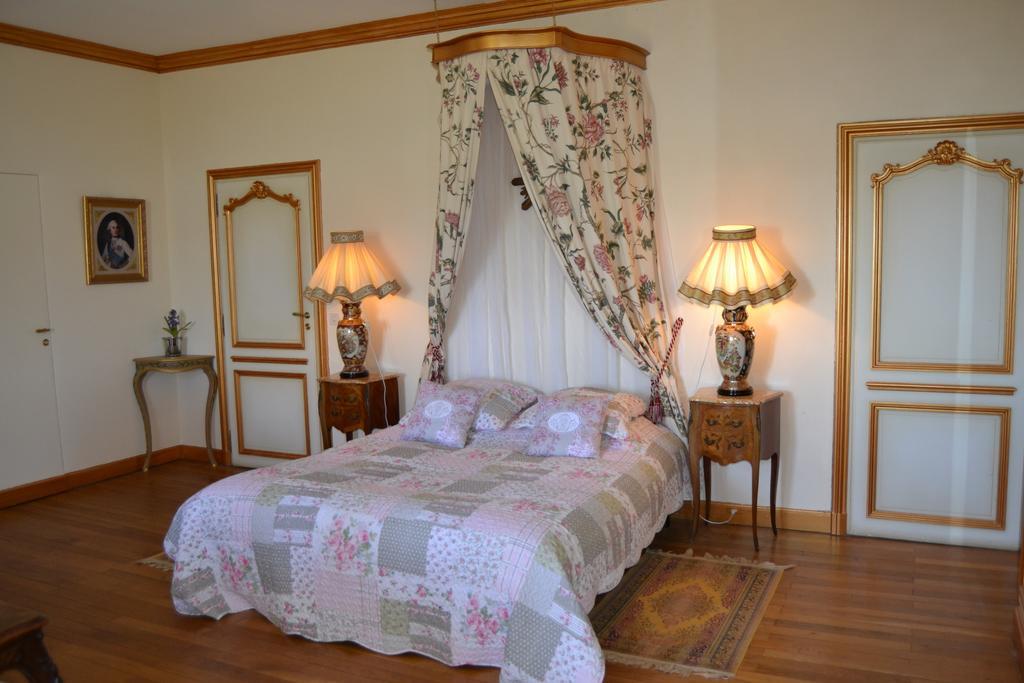 Chateau De Peufeilhoux Vallon-en-Sully Eksteriør bilde