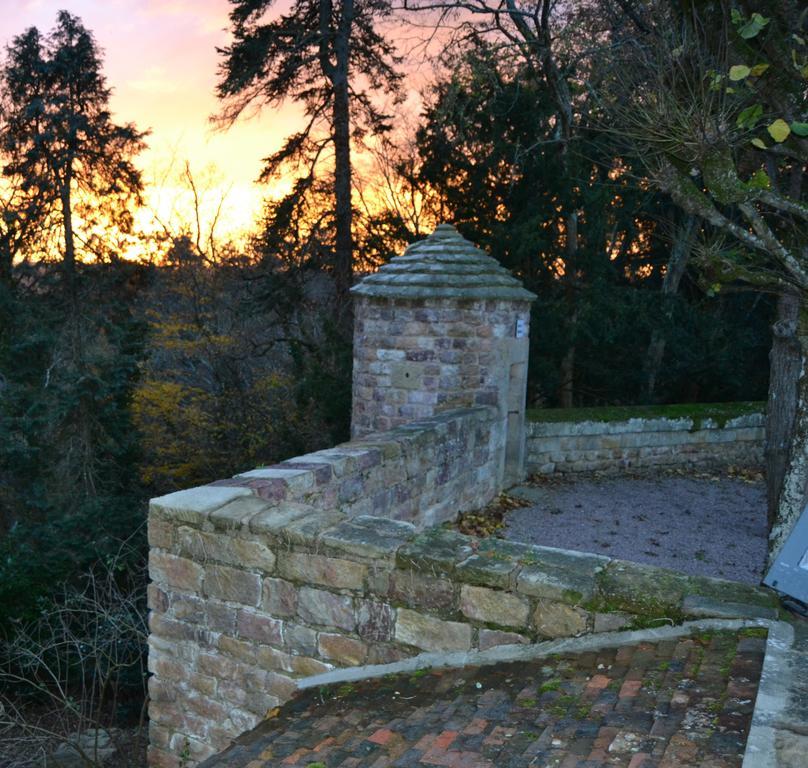 Chateau De Peufeilhoux Bed & Breakfast Vallon-en-Sully Eksteriør bilde